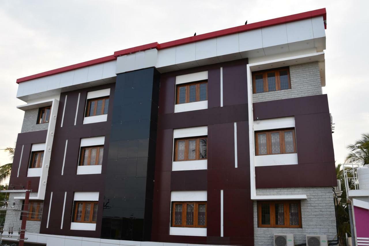 Sri Thilagavathy Hotel Tiruchirappalli Exterior photo